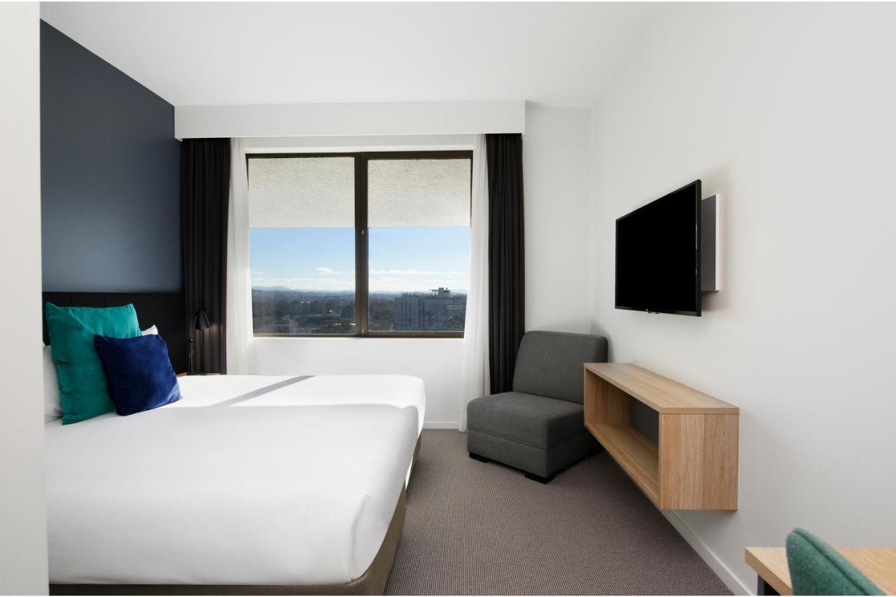 Mantra Macarthur Hotel Canberra Exterior photo