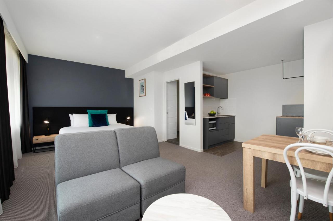 Mantra Macarthur Hotel Canberra Exterior photo