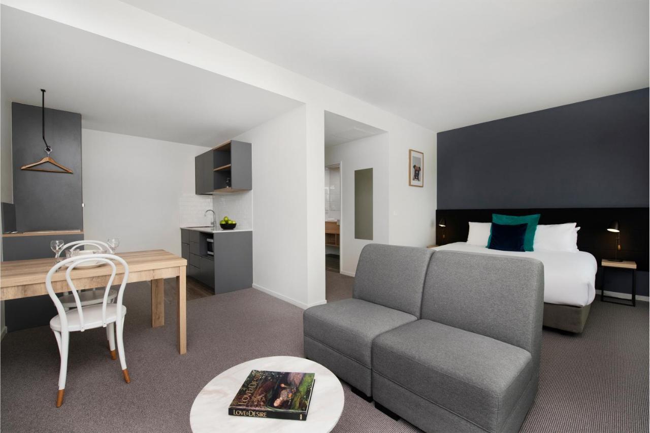 Mantra Macarthur Hotel Canberra Exterior photo