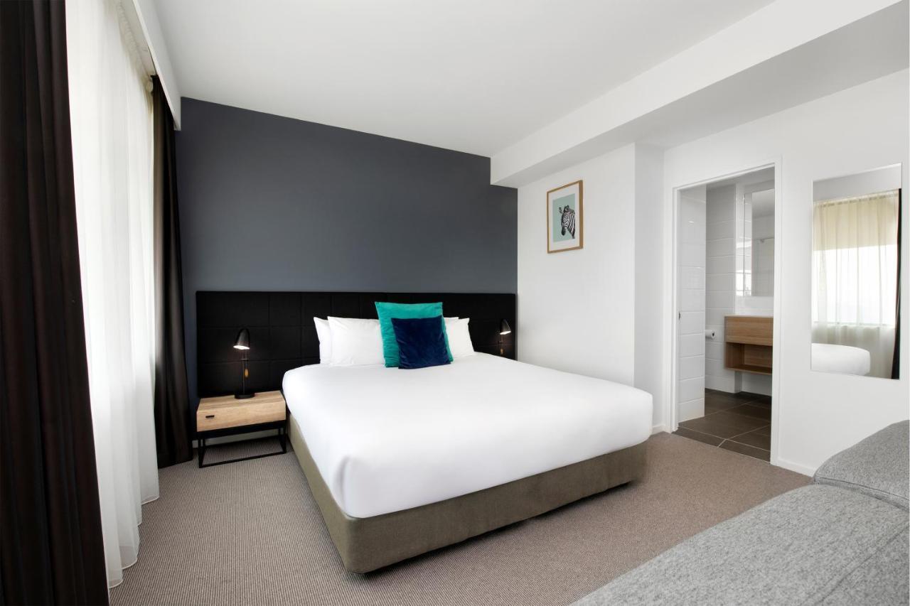 Mantra Macarthur Hotel Canberra Exterior photo