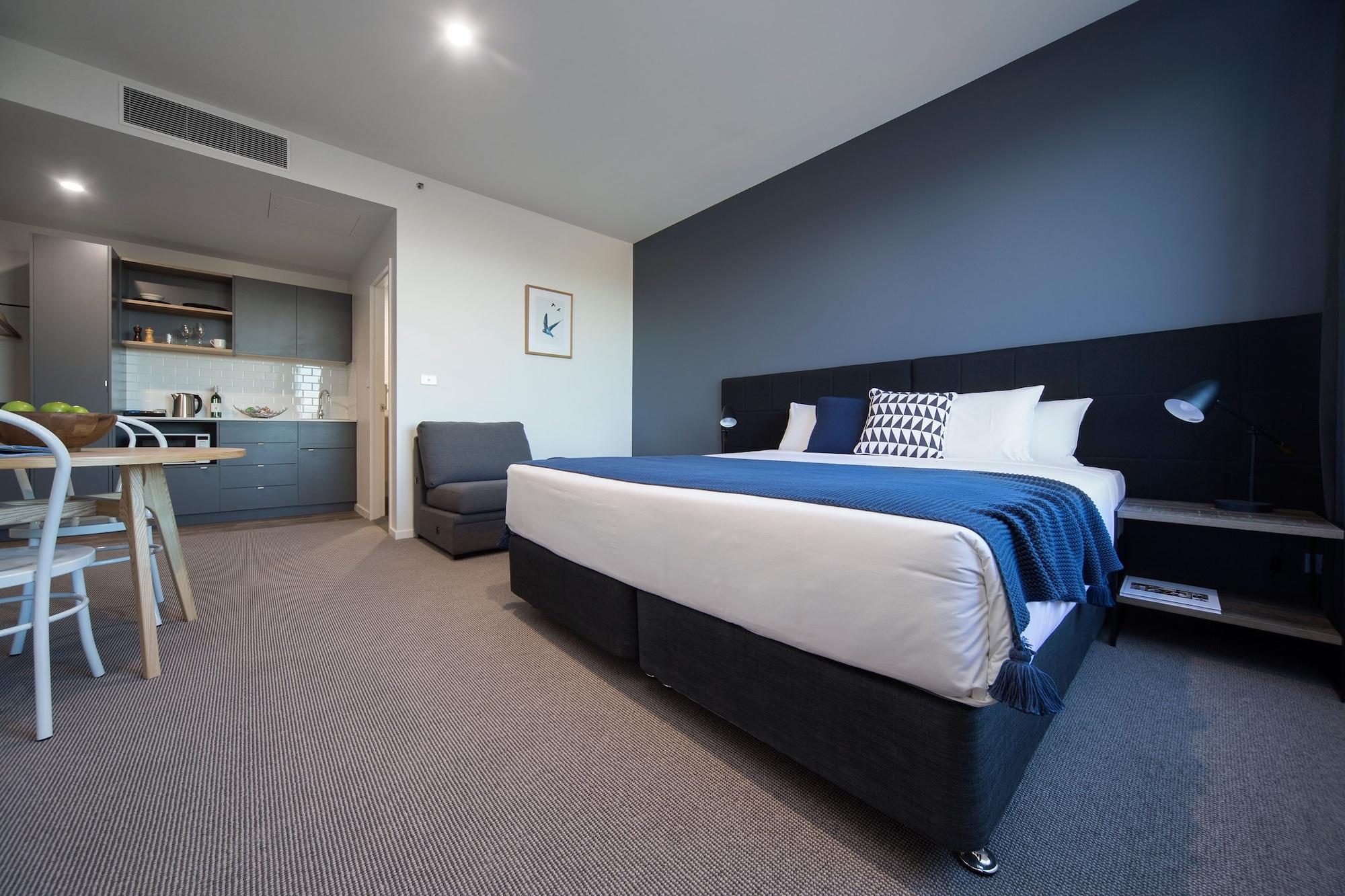 Mantra Macarthur Hotel Canberra Exterior photo