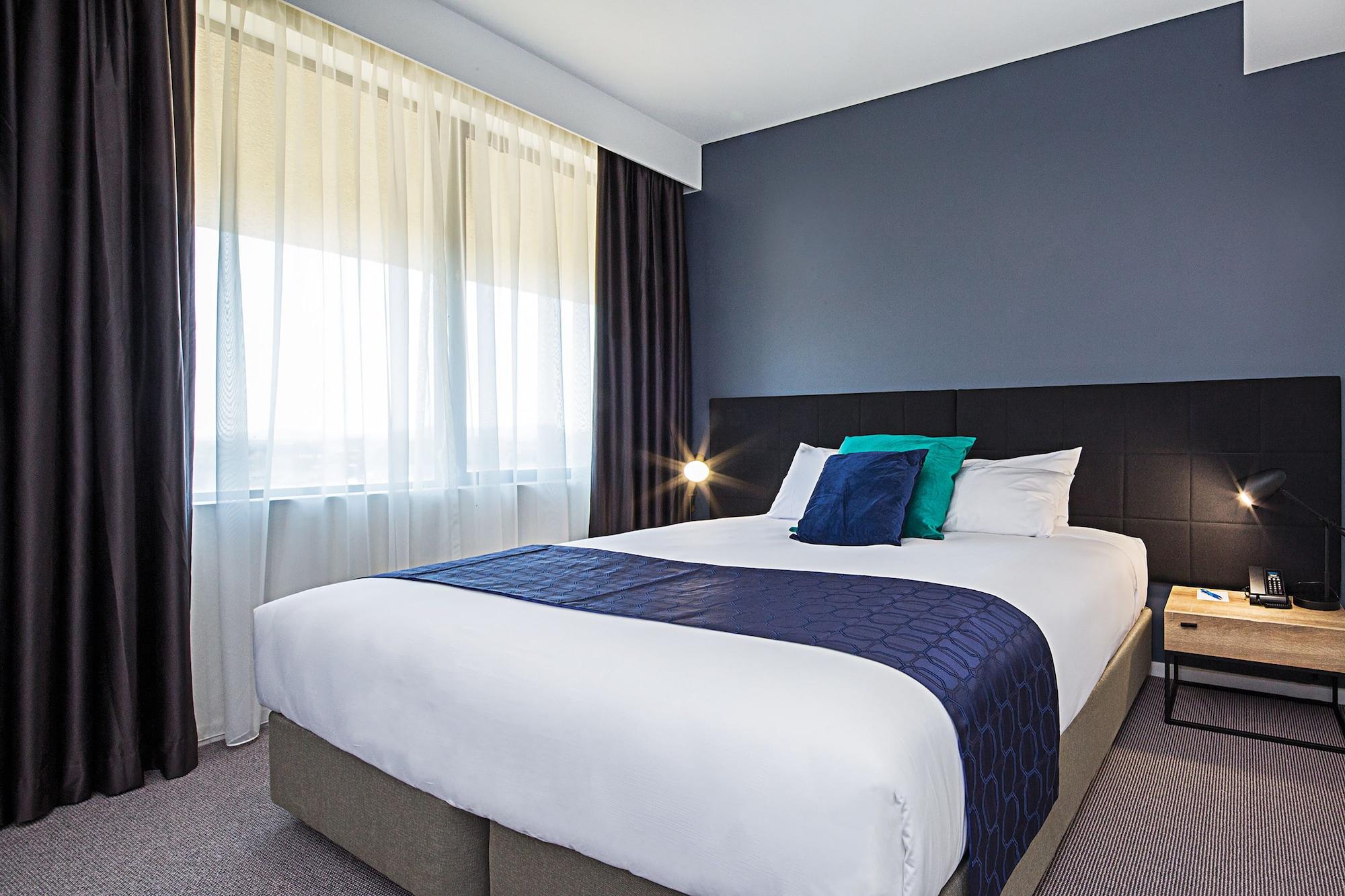 Mantra Macarthur Hotel Canberra Exterior photo