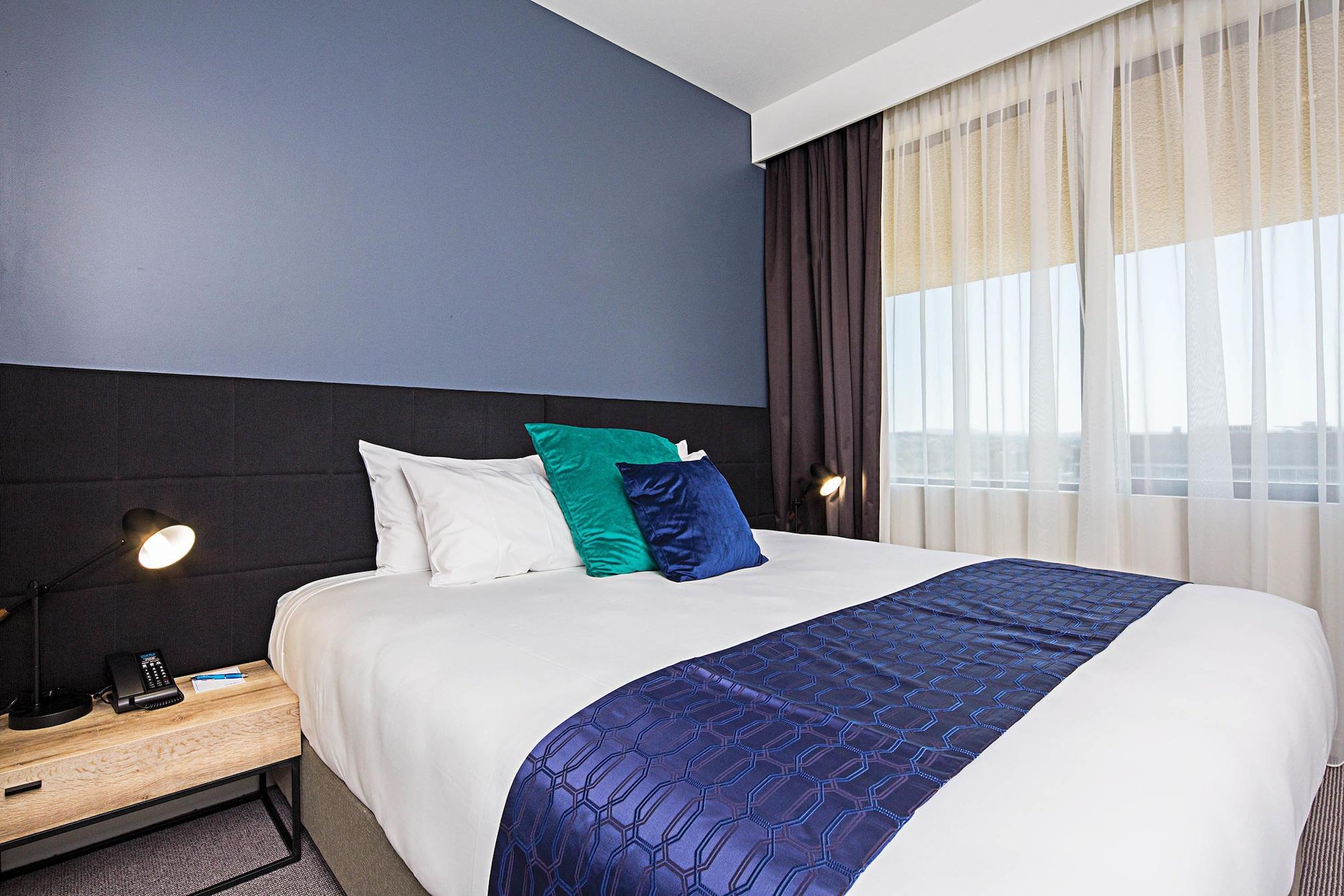 Mantra Macarthur Hotel Canberra Exterior photo