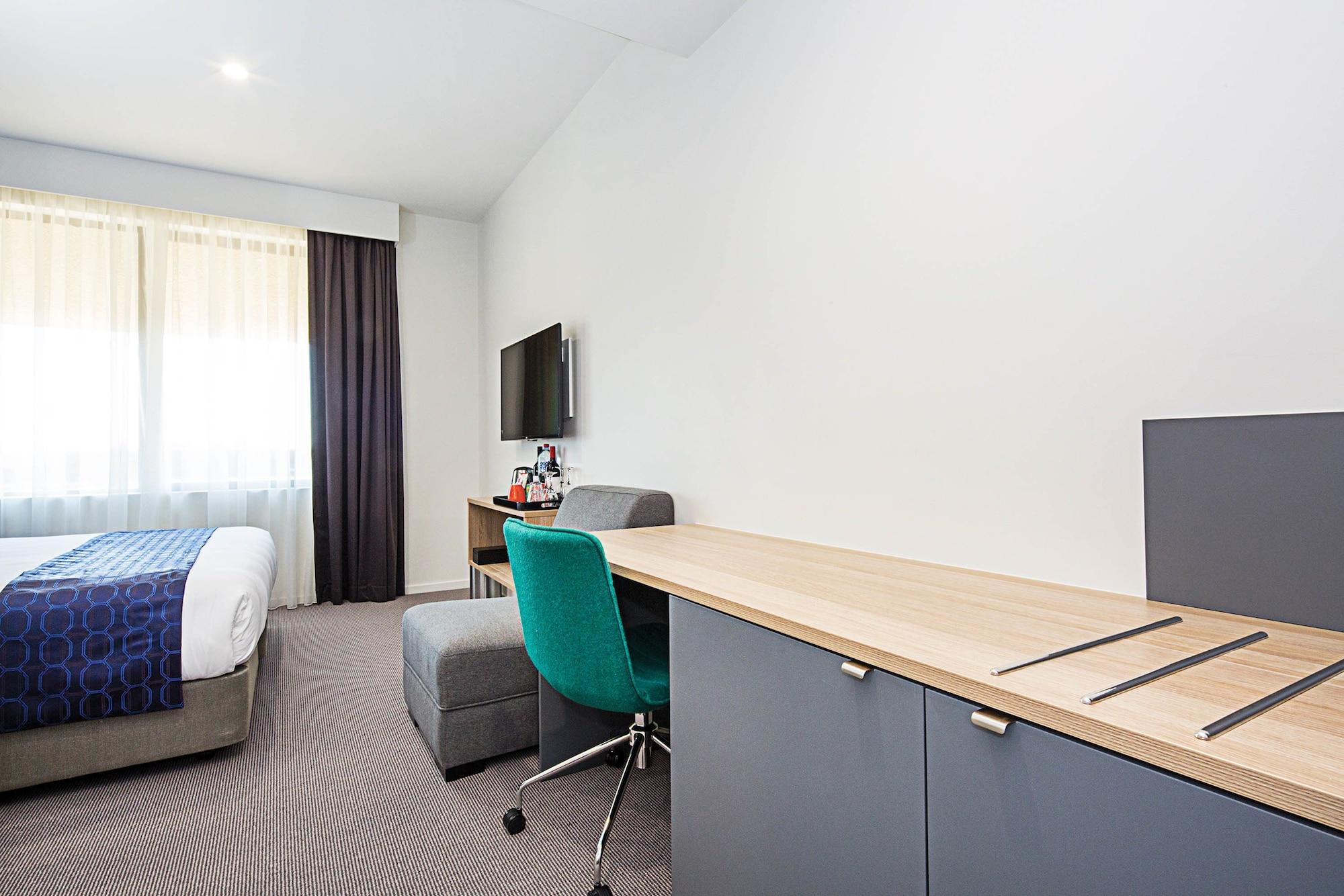Mantra Macarthur Hotel Canberra Exterior photo