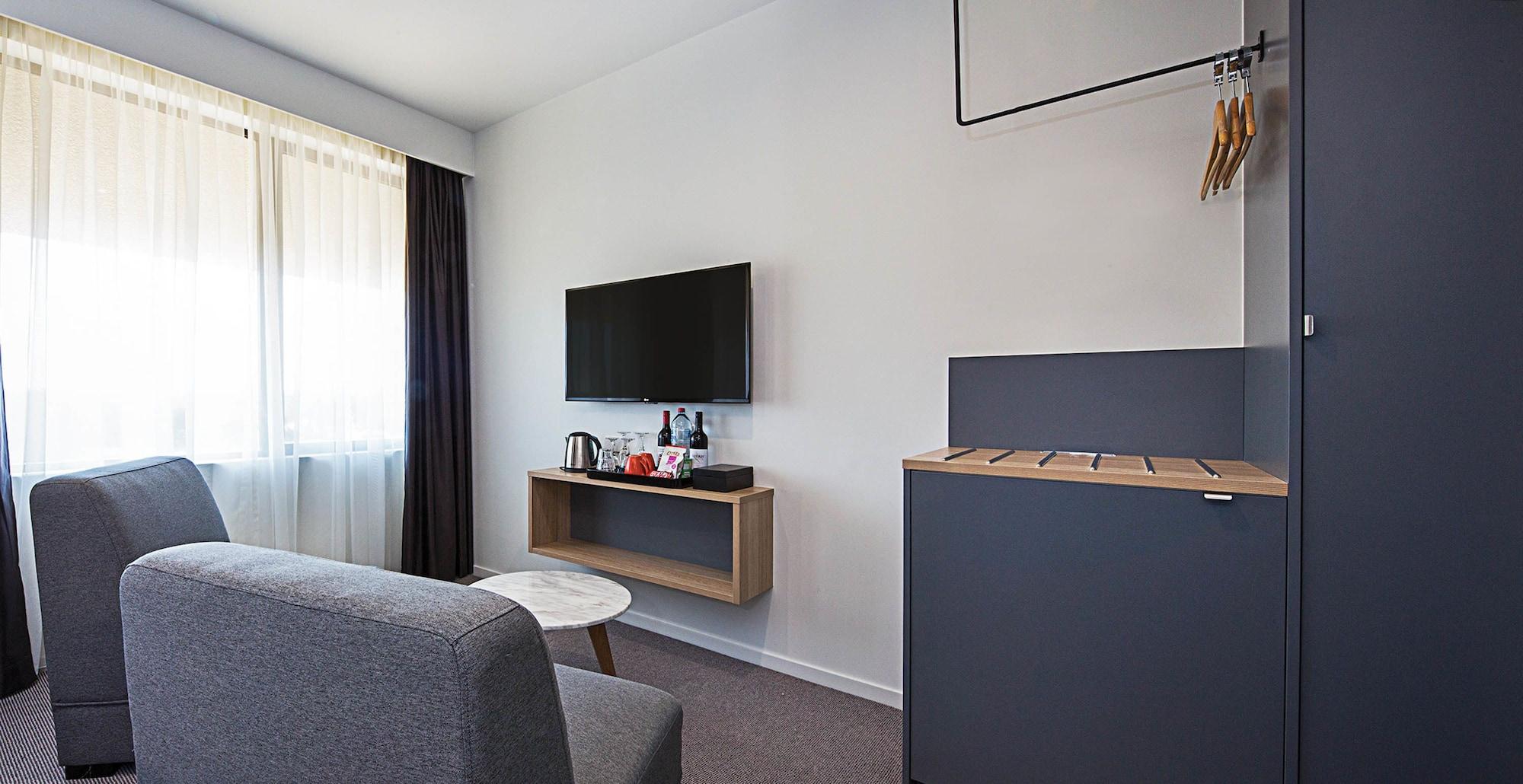 Mantra Macarthur Hotel Canberra Exterior photo