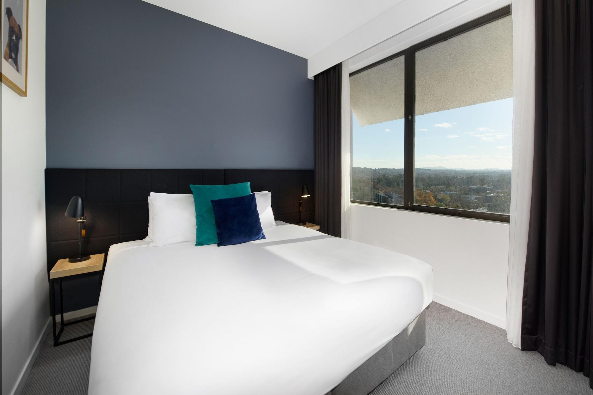 Mantra Macarthur Hotel Canberra Exterior photo