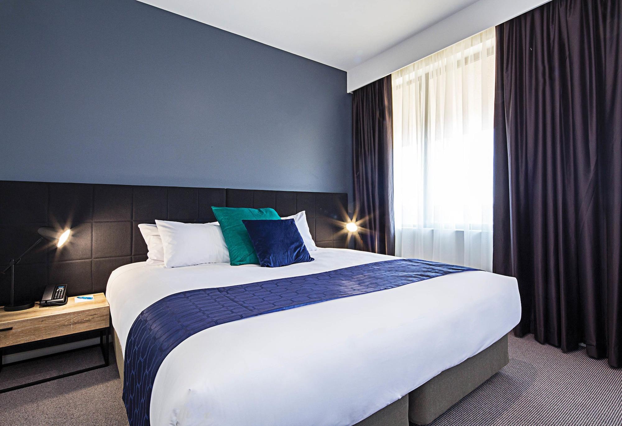 Mantra Macarthur Hotel Canberra Exterior photo