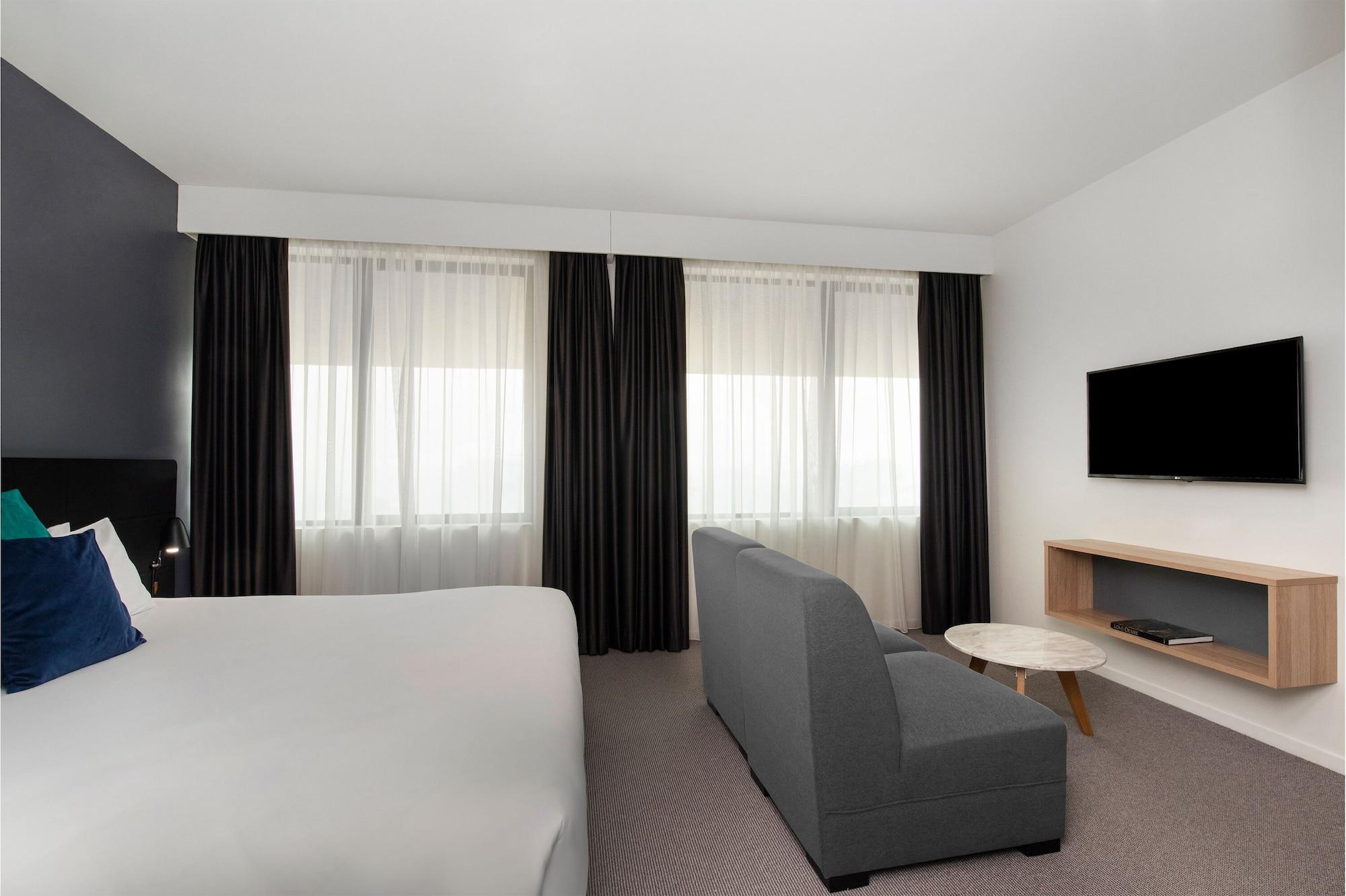 Mantra Macarthur Hotel Canberra Exterior photo
