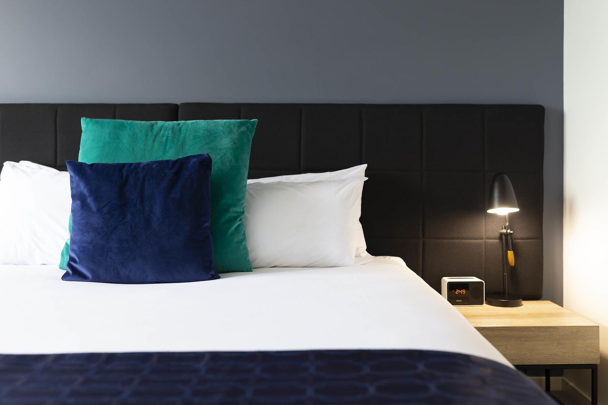Mantra Macarthur Hotel Canberra Exterior photo