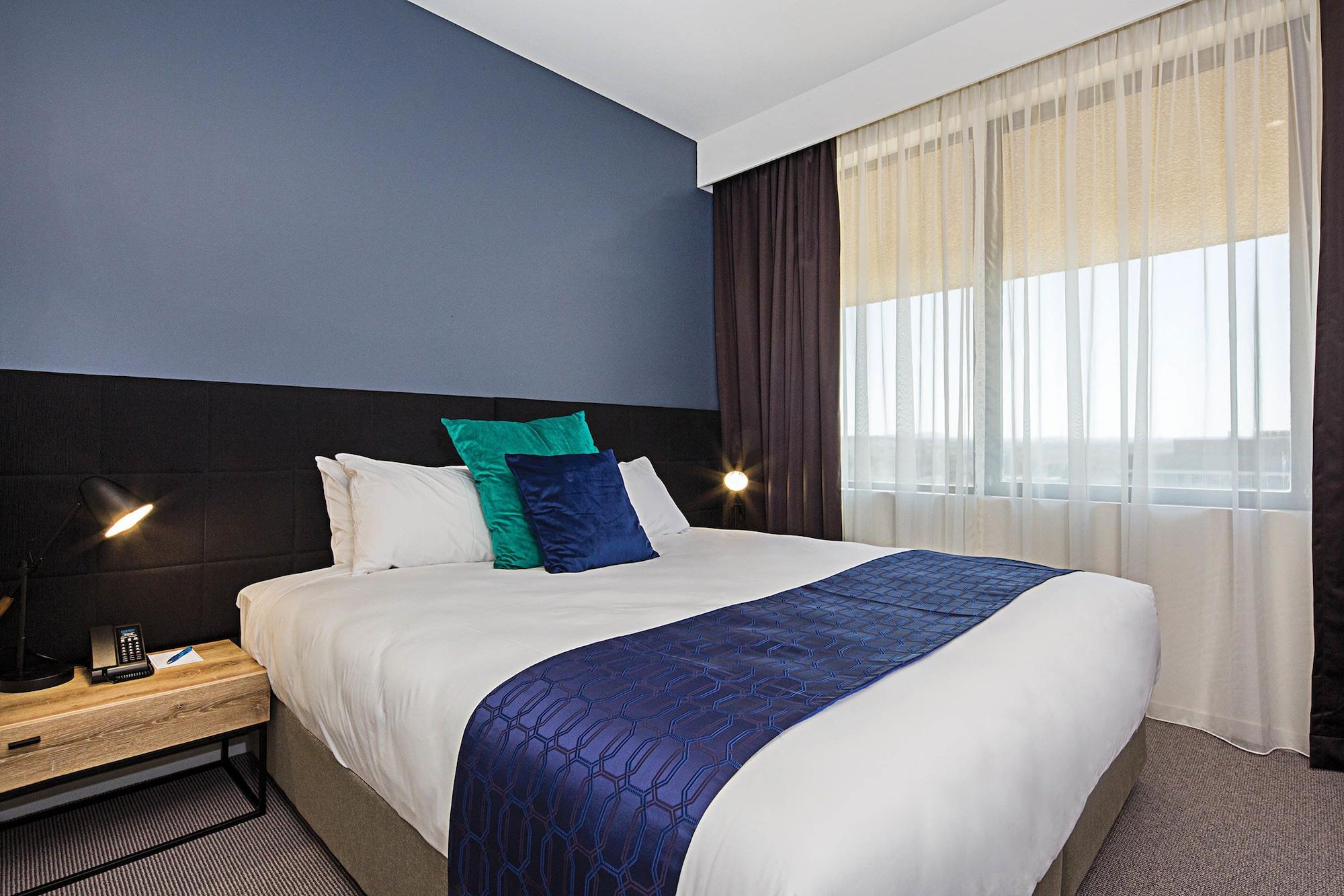 Mantra Macarthur Hotel Canberra Exterior photo