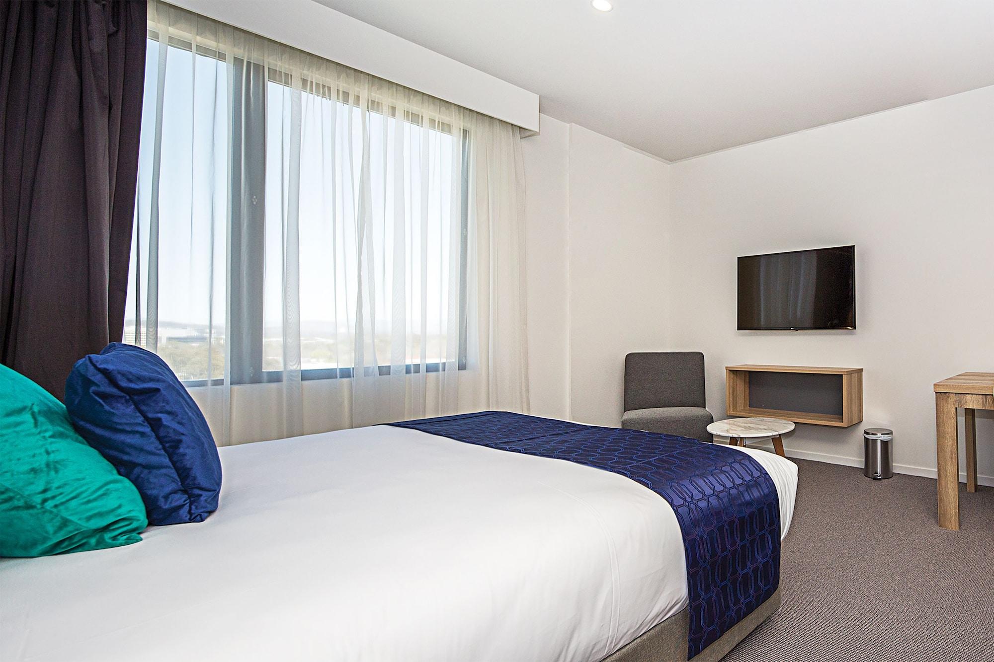 Mantra Macarthur Hotel Canberra Exterior photo