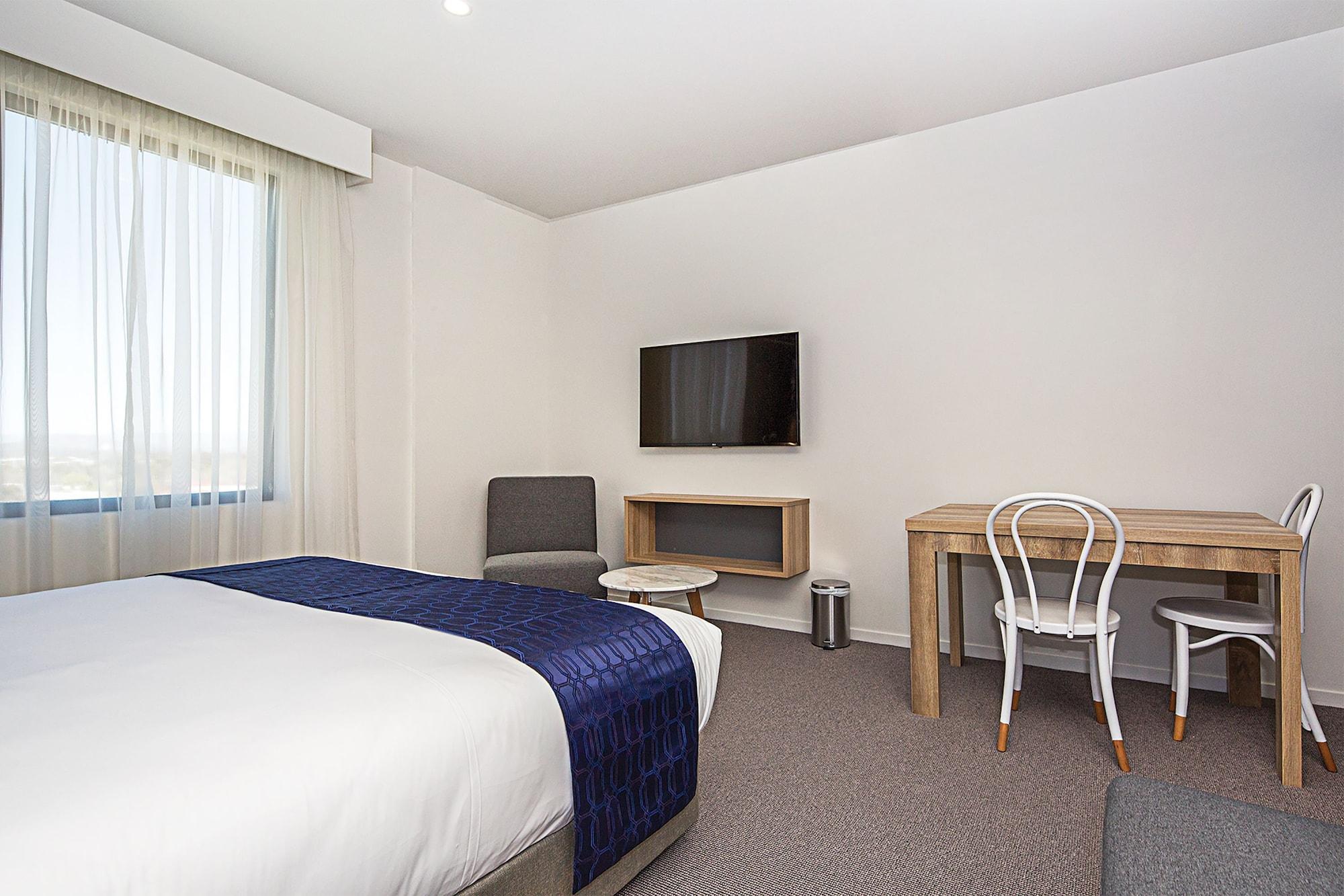 Mantra Macarthur Hotel Canberra Exterior photo