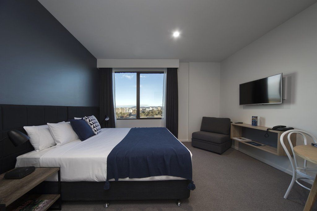 Mantra Macarthur Hotel Canberra Exterior photo