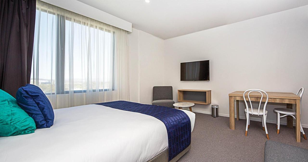 Mantra Macarthur Hotel Canberra Exterior photo